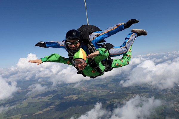 CareYourWay Skydives, Raising Funds against Loneliness